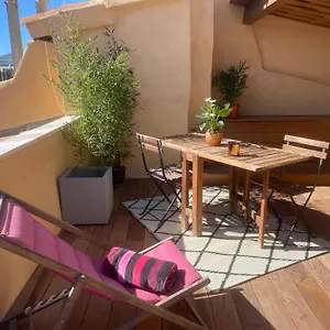studio-terrasse-en-duplex-au-cur-d-aix-en-provence.fr-provencehotel.com/