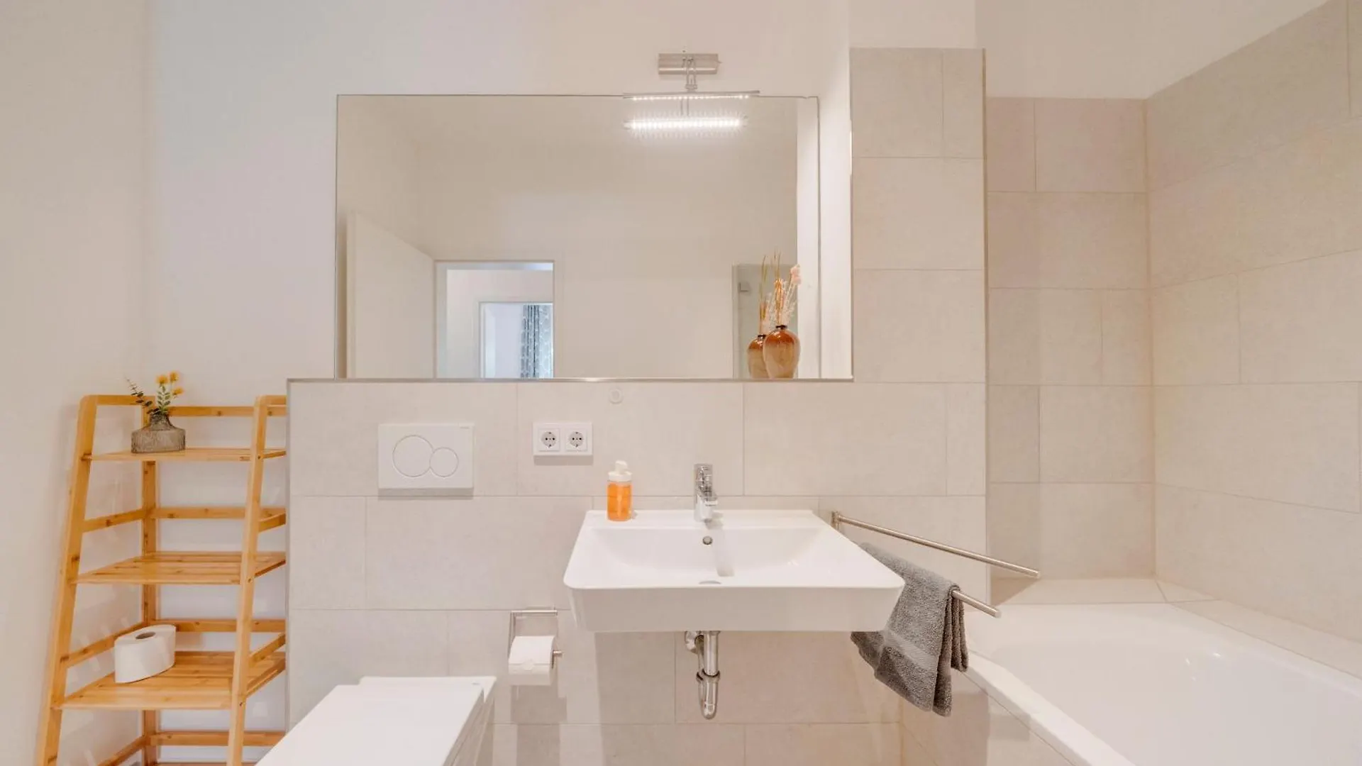 Neu-Luxus Apartment-Zentral In Altstadt-65-80Qm Augsburg 0*,  Germany